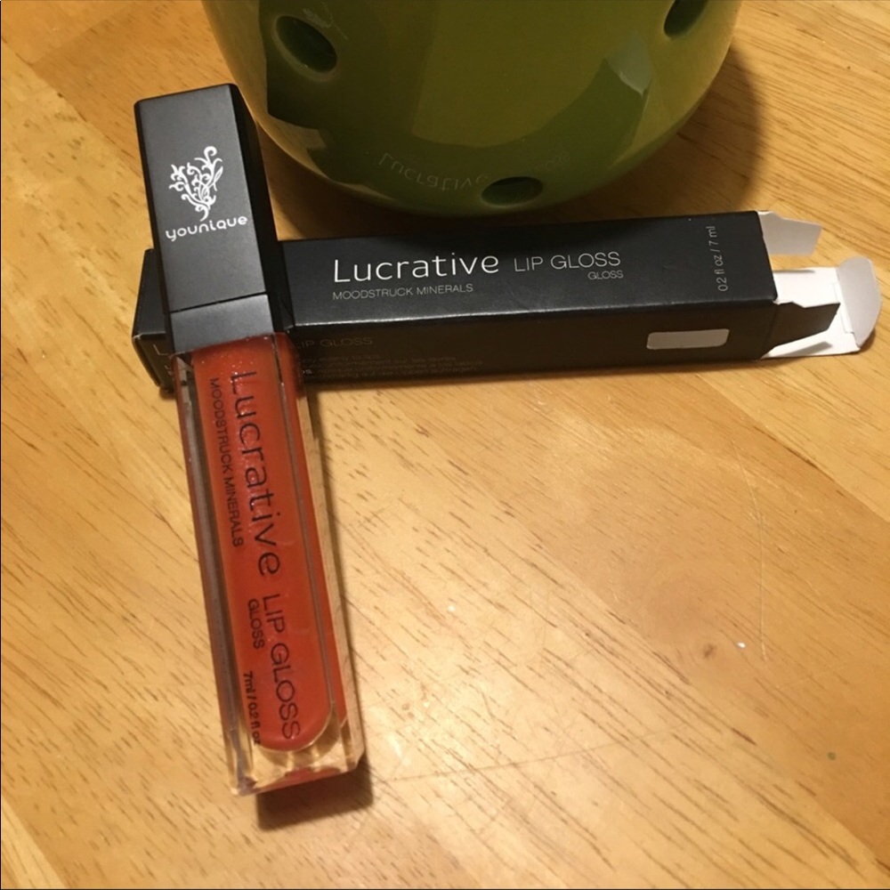 Younique Lipgloss “Loveable” NWB